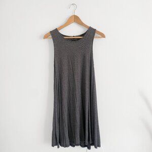 Striped American Eagle flowy dress with keyhole back. Super soft!
